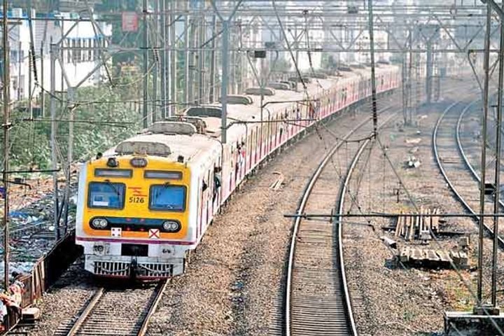 Mumbai local started, common citizens will be able to travel in three slots