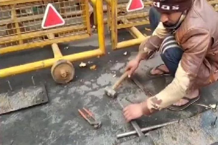 Delhi Police decided to remove nails from Ghazipur border