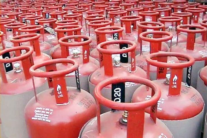 LPG cylinder becomes expensive. Commercial gas cylinder prices reduced