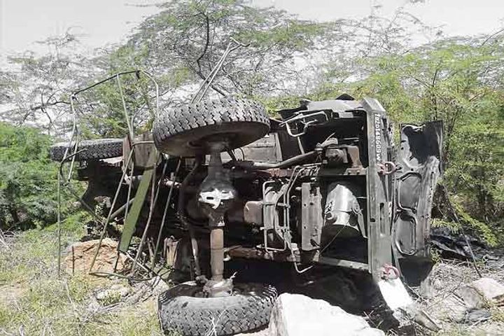 Maharashtra Many People Died And Injured After Vehicle Overturned Near Kingaon Village In Jalgaon Di