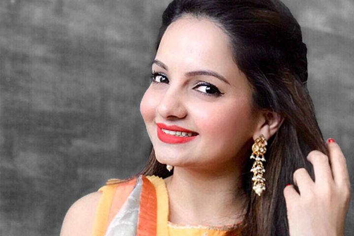 Today is the 34th birthday of TV actress Giaa Manek