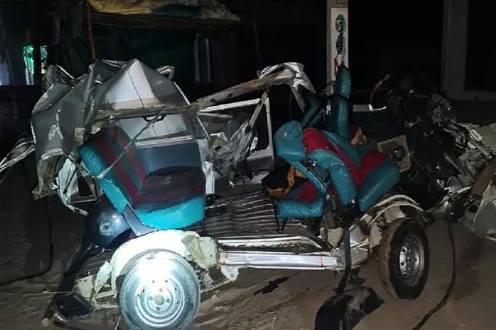 Road Accident After Car Collides With Truck In Mathura