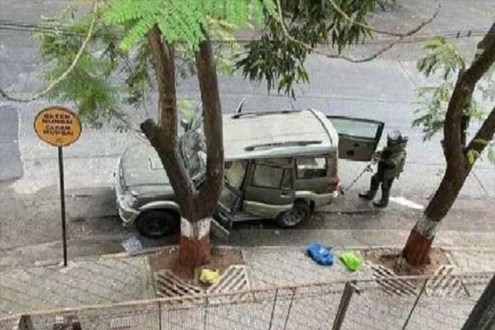 Mukesh Ambani Antilia Suspected Car Parked Outside Have Terror Angle Jaish Ul Hind Took Responsibili