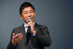 Japanese billionaire offering ride to moon