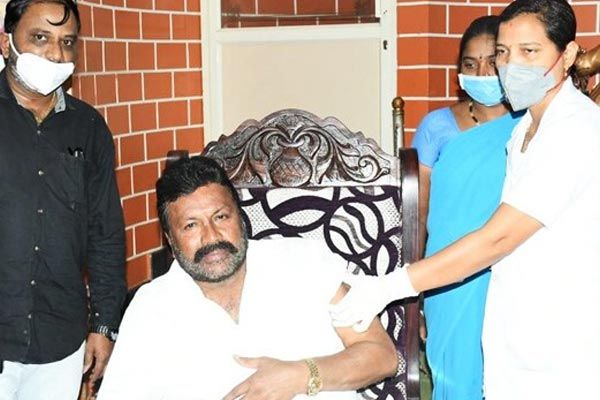 Karnataka minister vaccinated at home