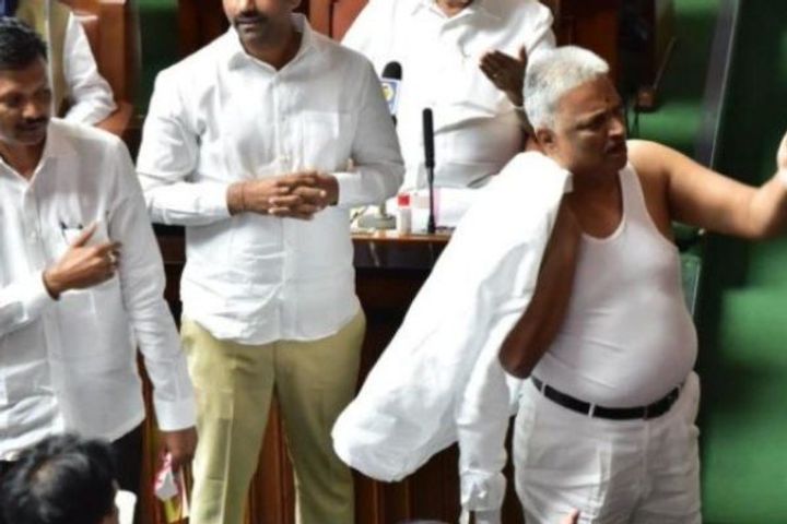 Congress MLA BK Sangameshwara removed his shirt in the Karnataka Assembly