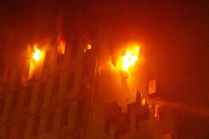 Fire Breaks Out On The 13th Floor Of A Multi Storey Building At Strand Road In Kolkata Fire Breaks Out On The 13th Floor Of A Multi Storey Building At Strand Road In Kolkata