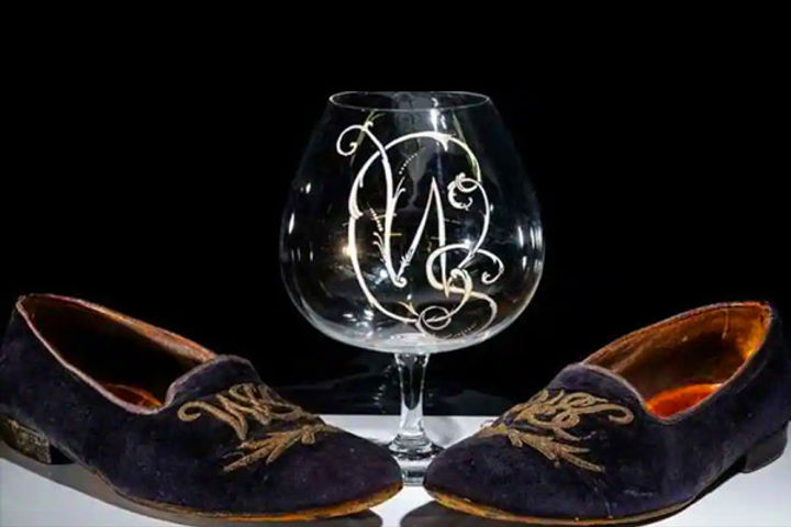 Winston Churchill&ampampamprsquos slippers auctioned