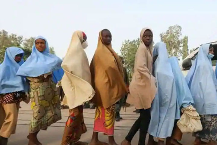 Gunmen abduct 39 students