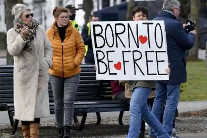 Clashes erupt in Hague over coronavirus restrictions