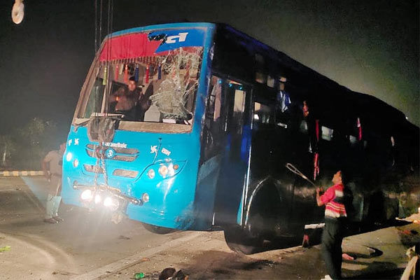 Yamuna Expressway overturns bus, 14 passengers injured, 100 passengers aboard