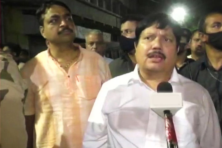 Bombs hurled near BJP MP Arjun Singhs residence in West Bengal