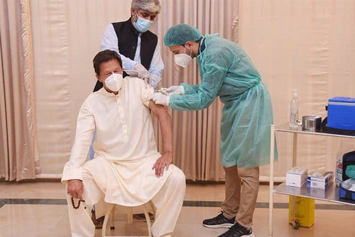 Pakistani PM Imran Khan gets Chinese Corona vaccine