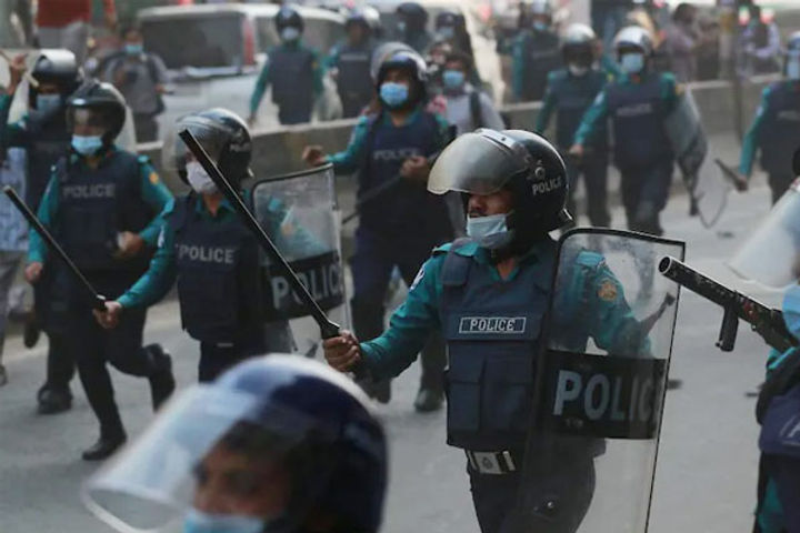 Attack on Hindu houses in Bangladesh Attack on Hindu houses in Bangladesh
