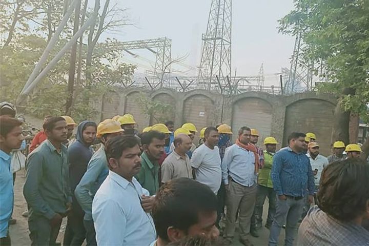 Shuttering Of Lanco Project In Sonbhadra Falls Down Suddenly Many Workers Injured