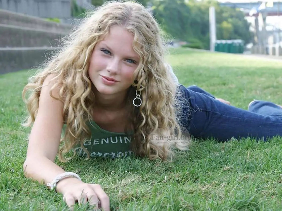 Taylor Swift young