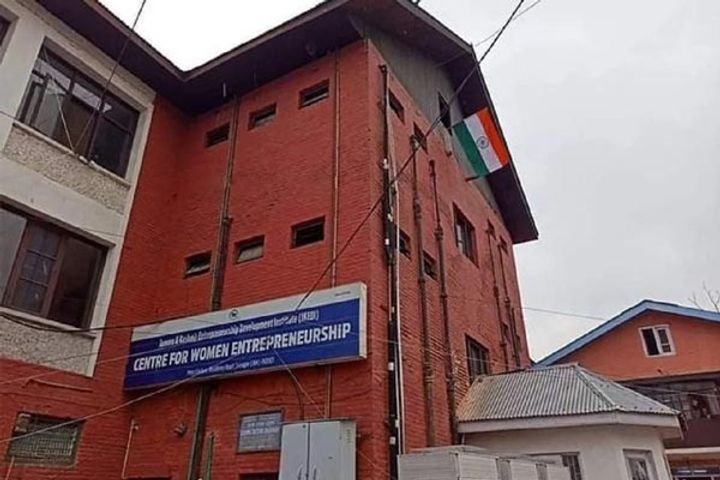 Tricolour hoisted over Press Enclave