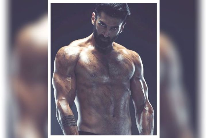 Aditya Roy Kapoor Workout in Gym
