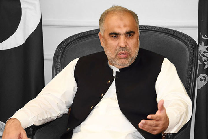 Plane carrying Pak Speaker turned back