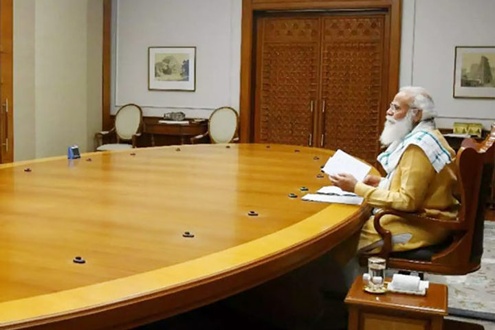 PM Modi discusses Corona epidemic with Varanasi officials PM Modi discusses Corona epidemic with Varanasi officials