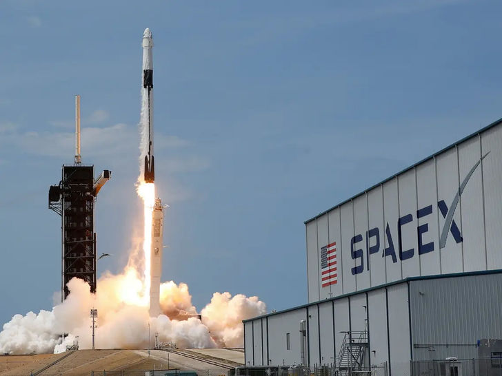 SpaceX SpaceX