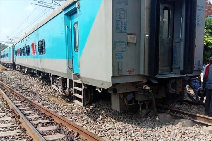 Hatia Rourkela Train Engine Derailed And Rolled Into River Hatia Rourkela Train Engine Derailed And Rolled Into River
