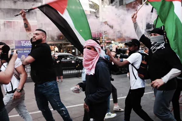 Clash between Pro-Palestine Pro-Israel protestors
