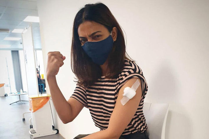 Radhika Apte took the first dose of vaccine