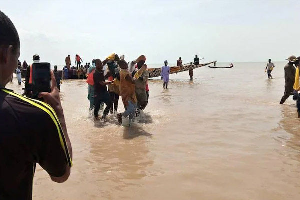 Boat sinks in Nigeria