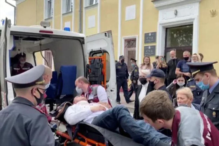 Belarusian prisoner tries to cut own throat Belarusian prisoner tries to cut own throat