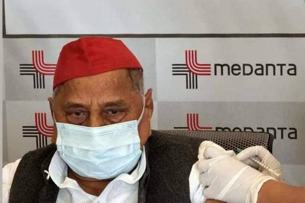Mulayam Singh Yadav Got Vaccinated