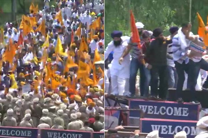 Akalis protest outside Captain's residence in Siswan, Sukhbir Singh Badal in custody Akalis protest outside Captain's residence in Siswan, Sukhbir Singh Badal in custody