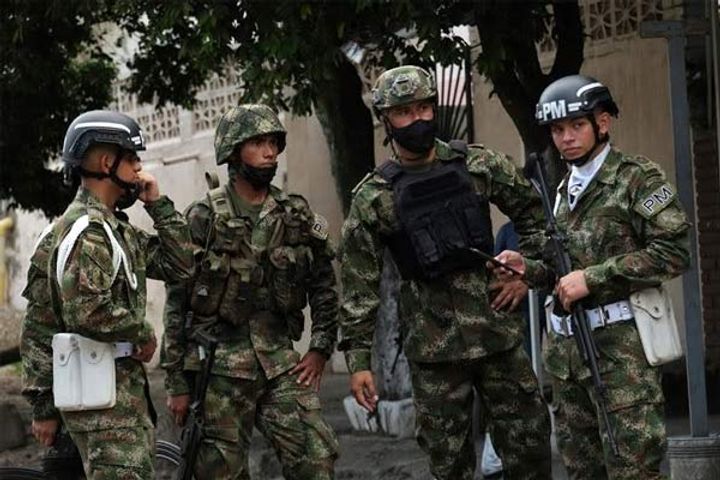 Car explodes inside Colombian military base, injuring 36 Car explodes inside Colombian military base, injuring 36