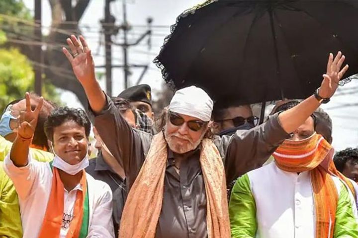 Police interrogating Mithun Chakraborty in connection with alleged inflammatory speechs Police interrogating Mithun Chakraborty in connection with alleged inflammatory speechs