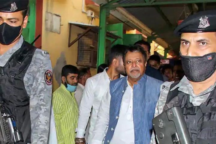 Home Ministry withdraws security of Mukul Roy visiting TMC