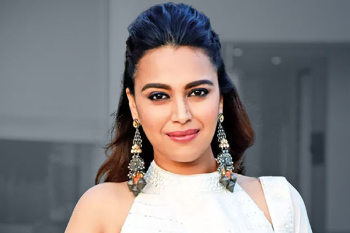 Ghaziabad Loni Old Man Thrashed Beard Chopped Off Case Delhi Police Gets Compalint Against Actress S