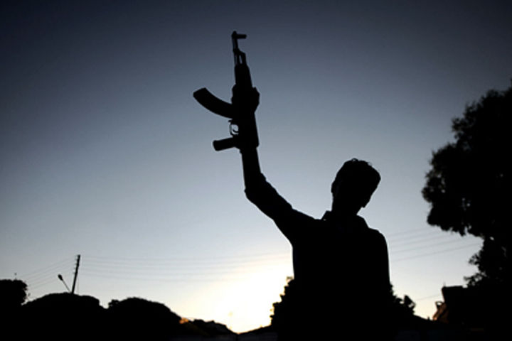 Two terrorists shot the jawan returning home, martyred during treatment, search operation started Two terrorists shot the jawan returning home, martyred during treatment, search operation started