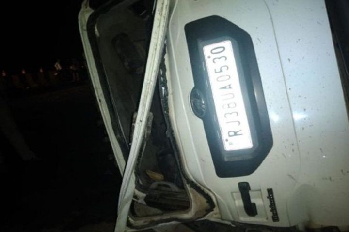 traumatic road accident at etmadpur toll plaza four killed two injured traumatic road accident at etmadpur toll plaza four killed two injured