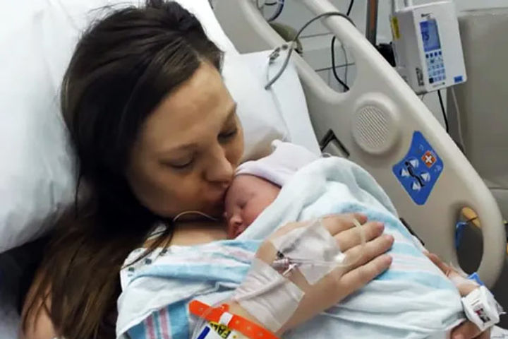 Woman without uterus gives birth to healthy baby girl