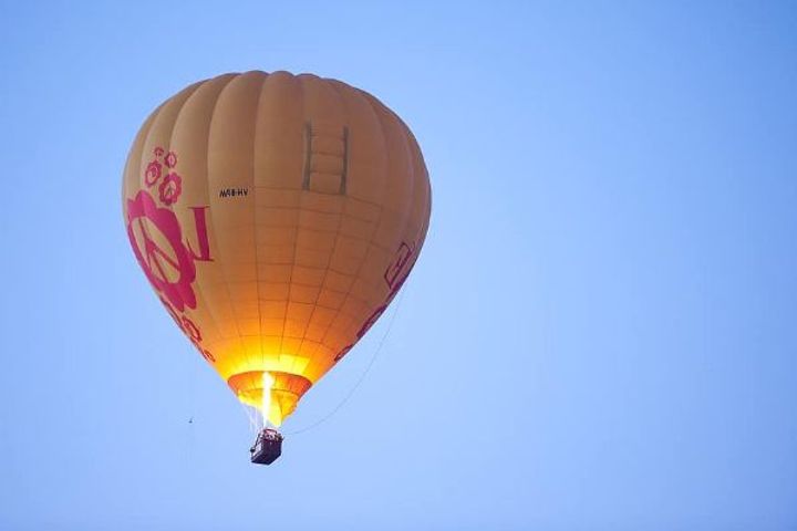 Hot air balloon explodes in fire in New Mexico, 5 killed