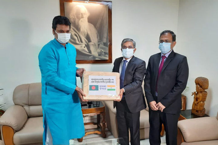 Bangladesh PM sends mangoes to Tripura CM Bangladesh PM sends mangoes to Tripura CM