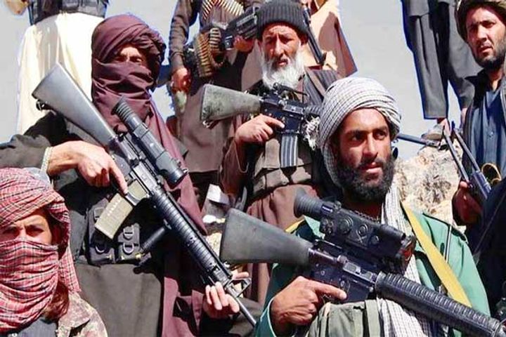 Taliban seize key Afghan border crossing