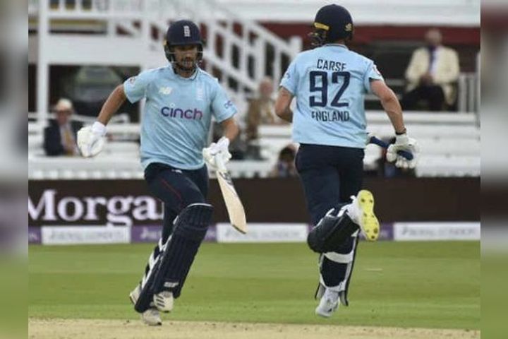 England beat Pakistan by 52 runs in the second ODI to take an unassailable lead in the series.