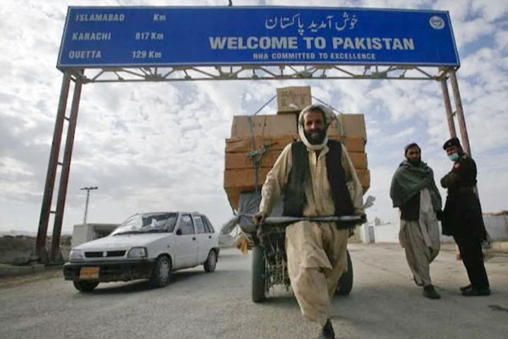 Pakistan stunned by the terror of Taliban closed the roads along the Afghan border