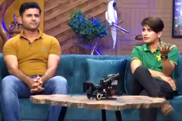 Abdul Razzaq slammed for sexist remarks on Nida Dar