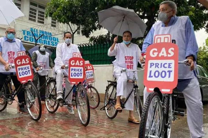 Trinamool Congress MPs cycle to Parliament