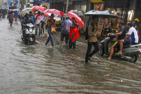 Train service affected due to heavy rains in Mumbai red alert issued