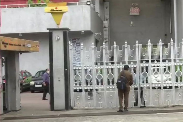 Tax officials raid Dainik Bhaskar's offices Tax officials raid Dainik Bhaskar's offices