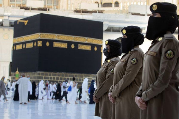 Saudi female officers guarding holiest sites