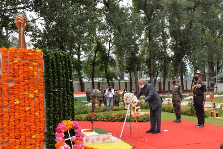 Bad weather in Zojila, President Kovind salutes the martyrs from the Dagger War Memorial Bad weather in Zojila, President Kovind salutes the martyrs from the Dagger War Memorial